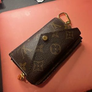 LV CARD RECTO VERSO . Take note this is Microchipped